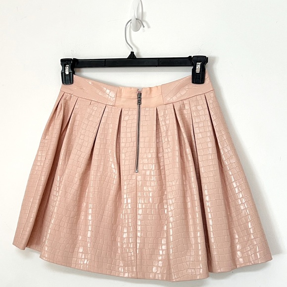 ALICE + OLIVIA Fizer Faux Leather Pleated Skirt in Blush - Picture 8 of 9